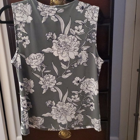 Sleeveless Top by 41 Hawthorn from Stitch Fix - Picture 2 of 4